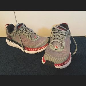 Hoka One One Clifton 5